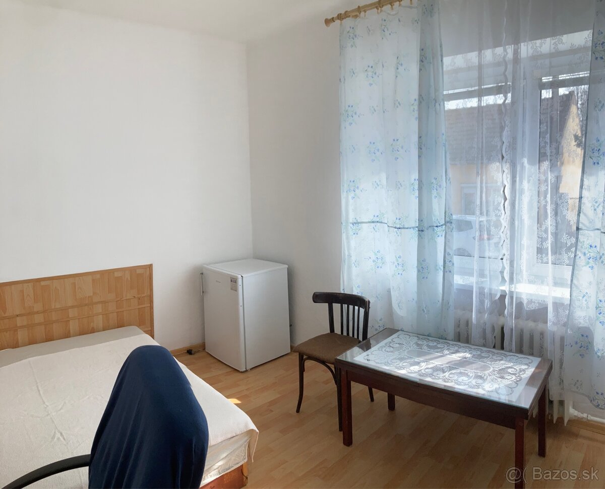 Samostatná izba v RD Trnava - 2