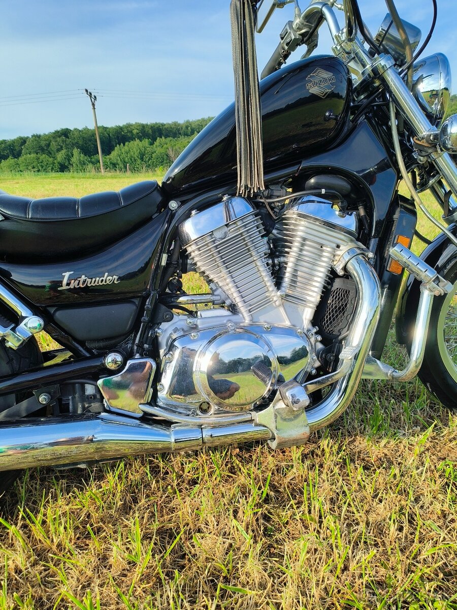 Suzuki VS 700 GL Intruder - 2