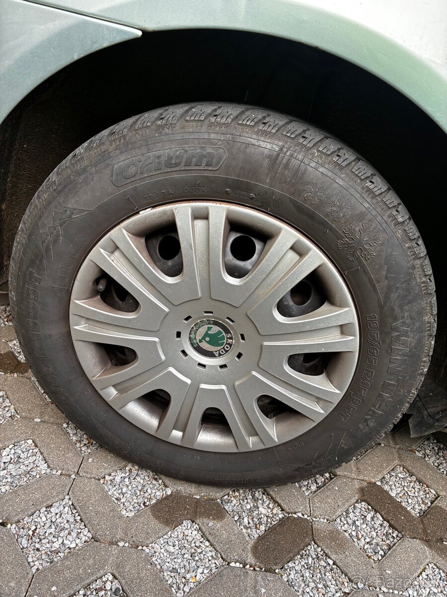 Predám tento set zimných pneu 195/65 r15 - 2