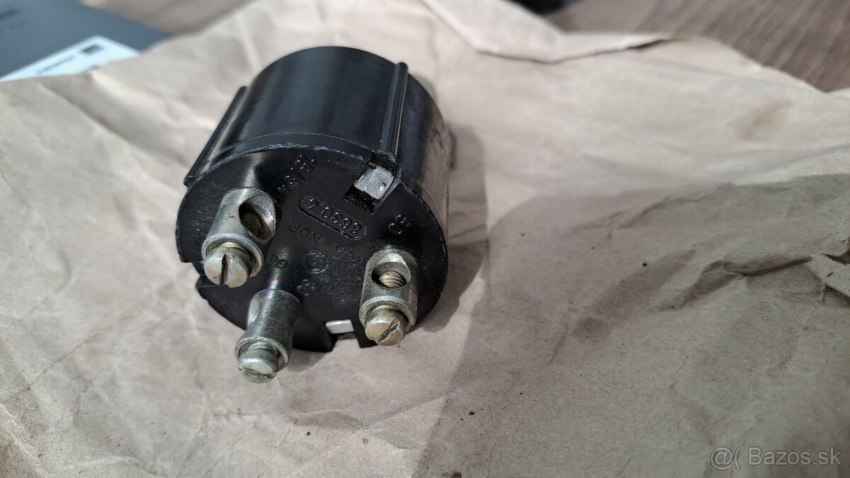 Trabant,Wartburg barkas a pod. - 2