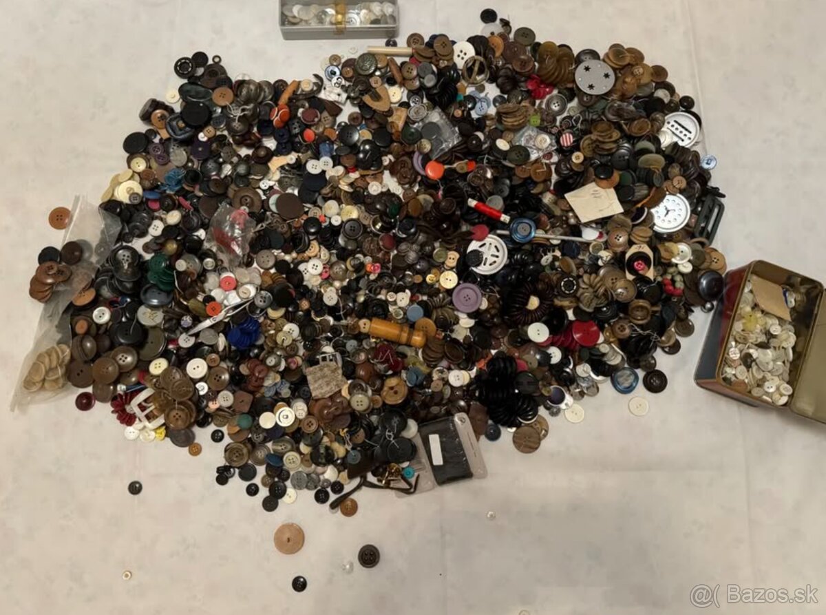 Množstvo gombíkov 5kgcca - 2