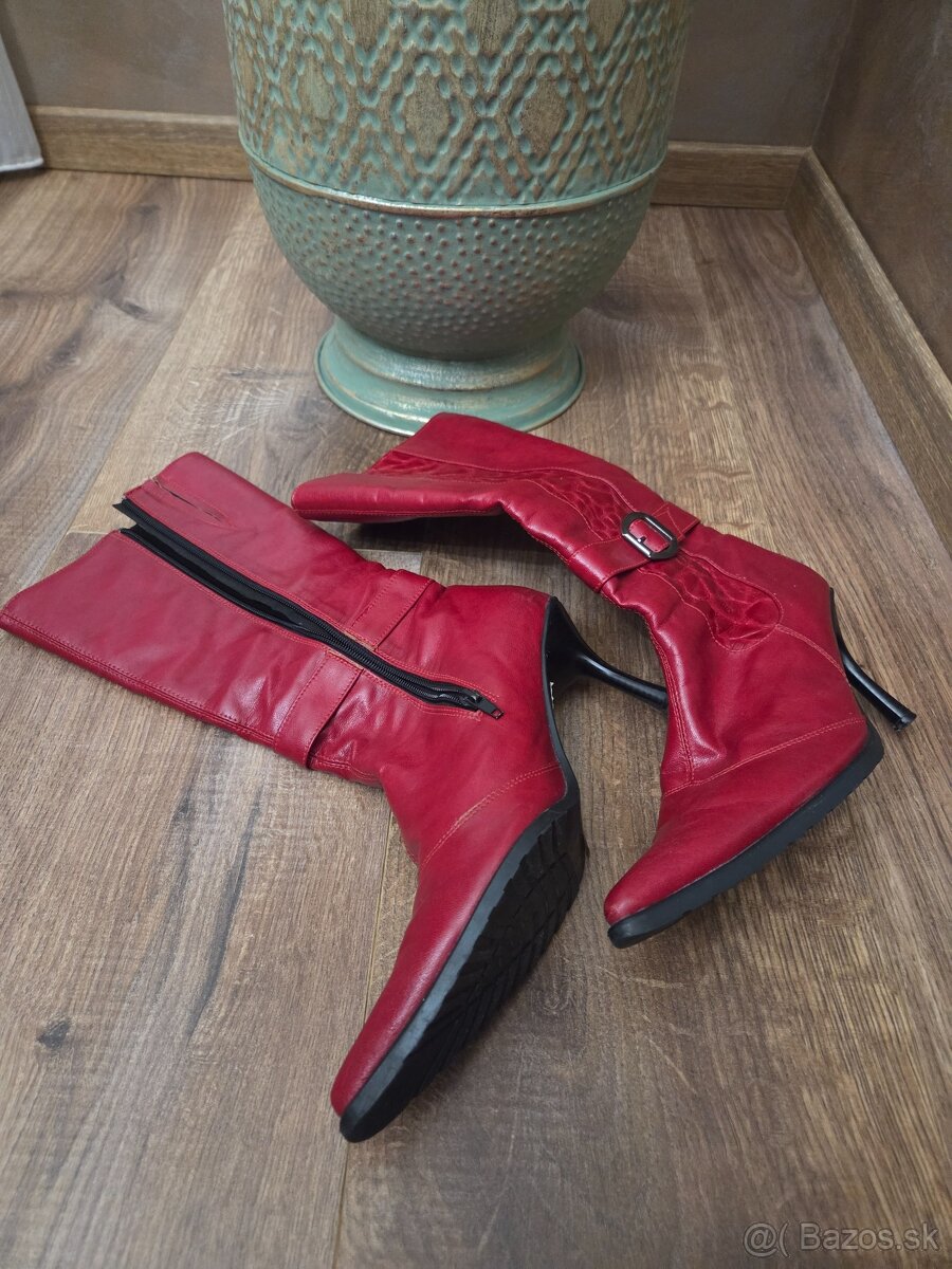 Červené dámske zimné čižmy na podpätku č. 39 - 2