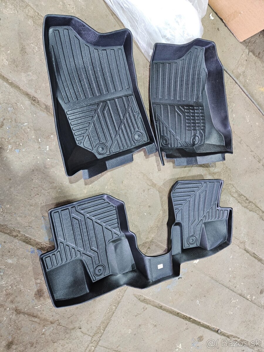 Suzuki Jimny - gumové koberce, vaničky - 2