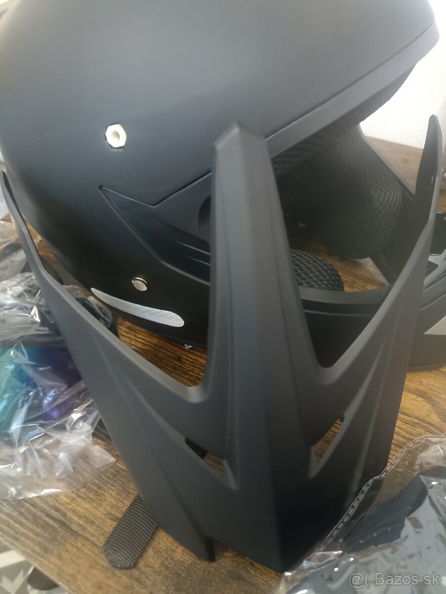 Motorkárska prilba veľ. M - 2