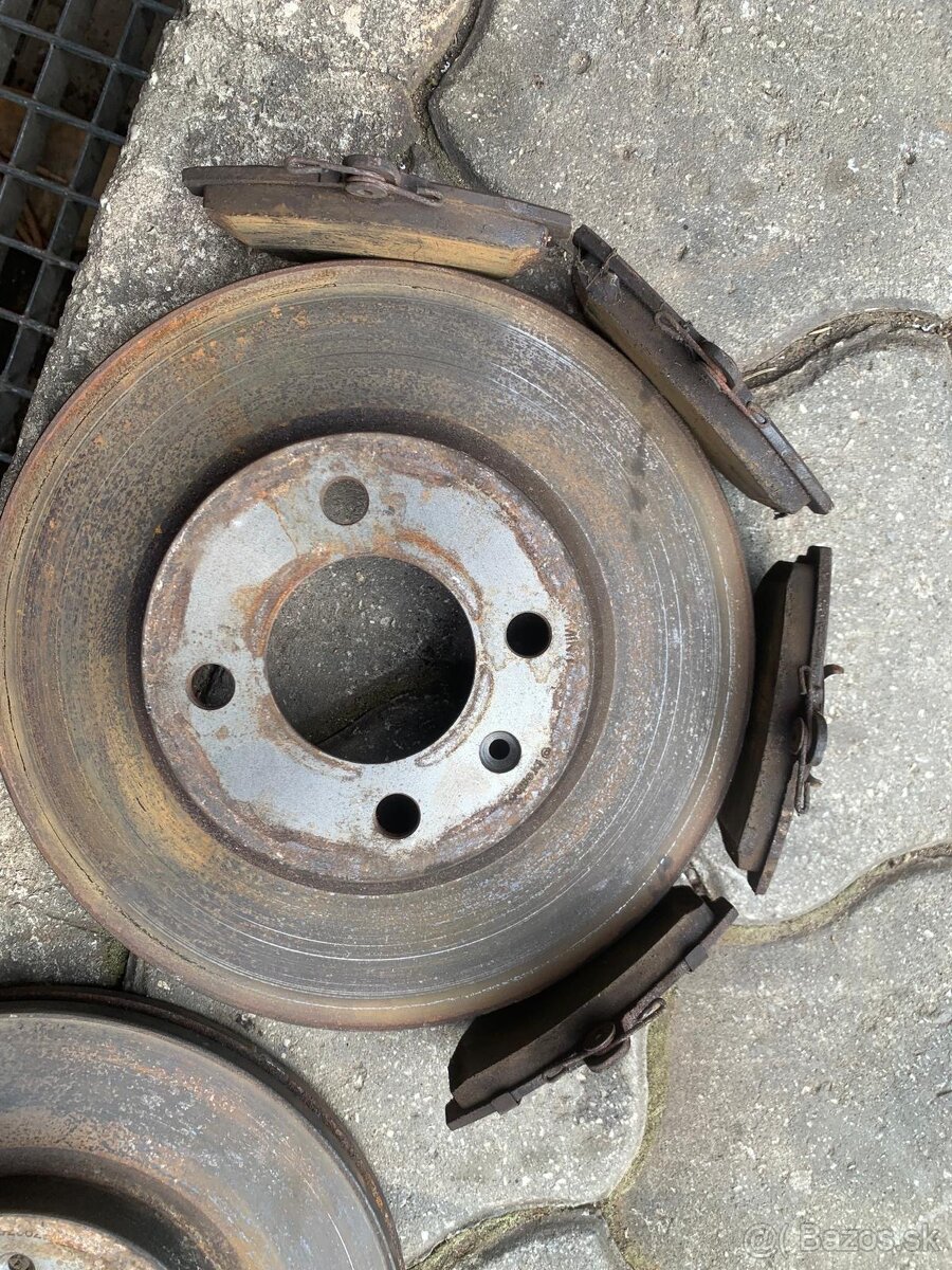Predám predné brzdové kotúče s platničkami - 2
