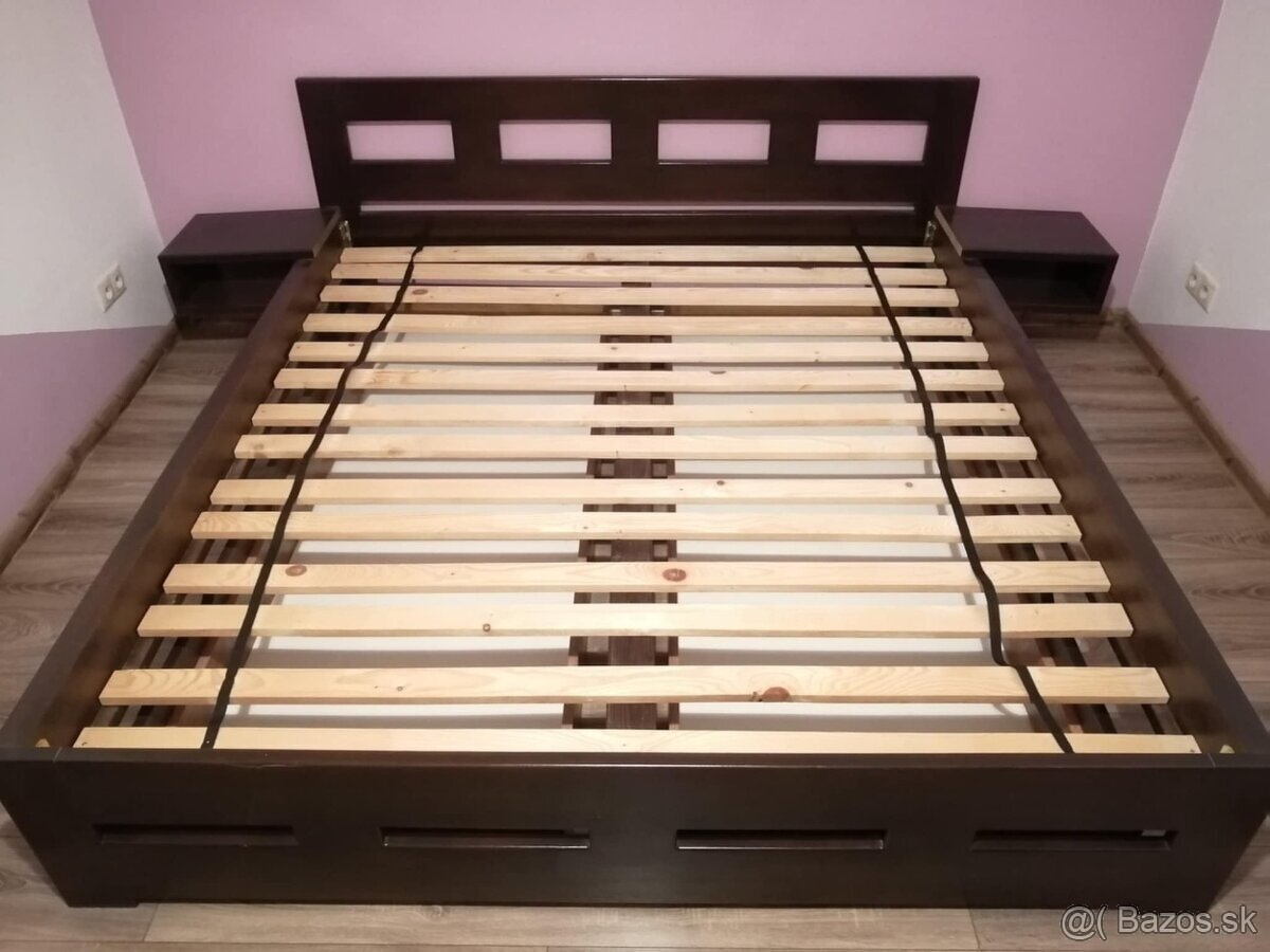 masívna posteľ - 2