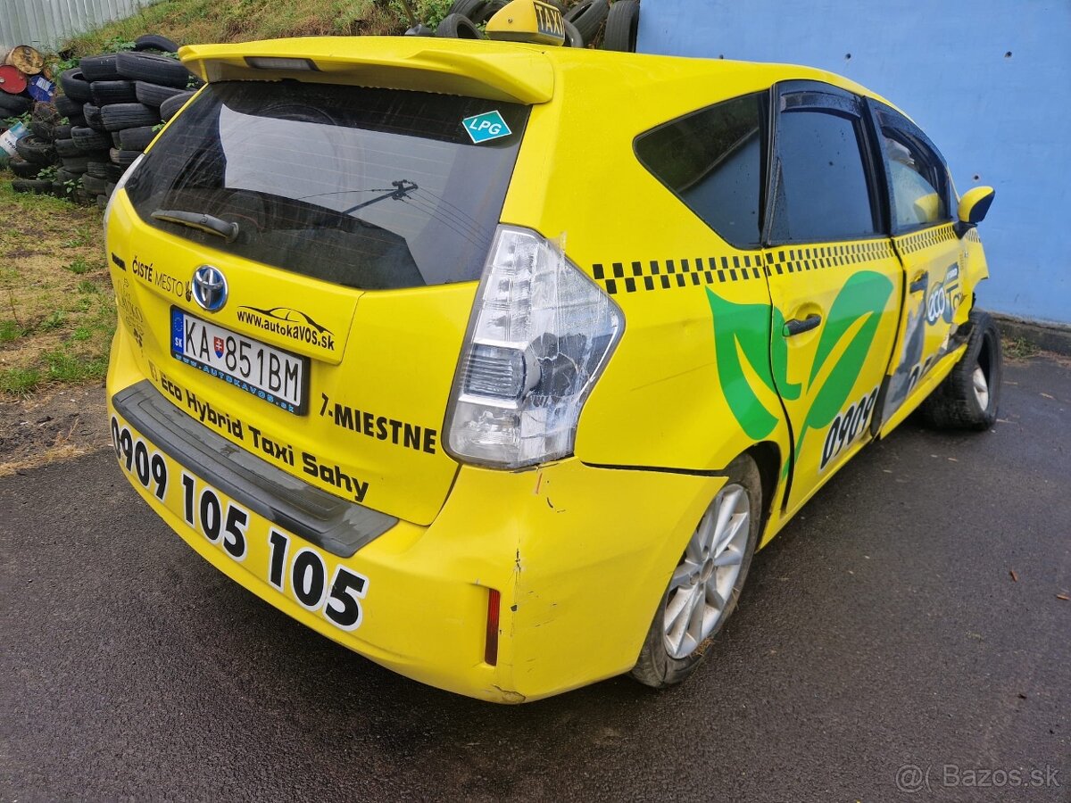 Toyota prius plus - 2
