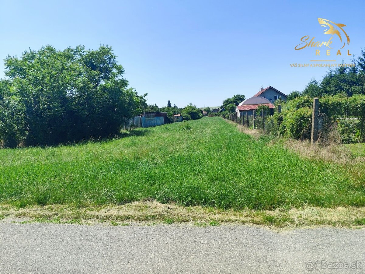 Ponúkam na predaj krásny pozemok vo výbornej lokalite. - 2