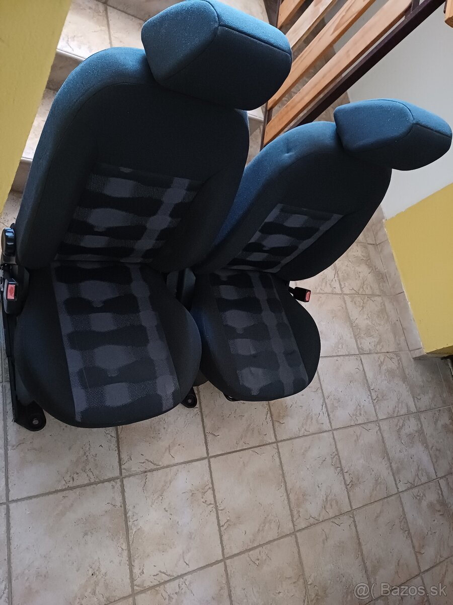 Predné sedačky na Ford Fusion - 2