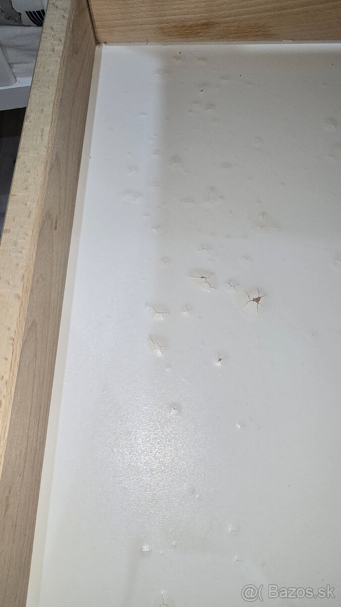 Prebaľovaci pult - 2