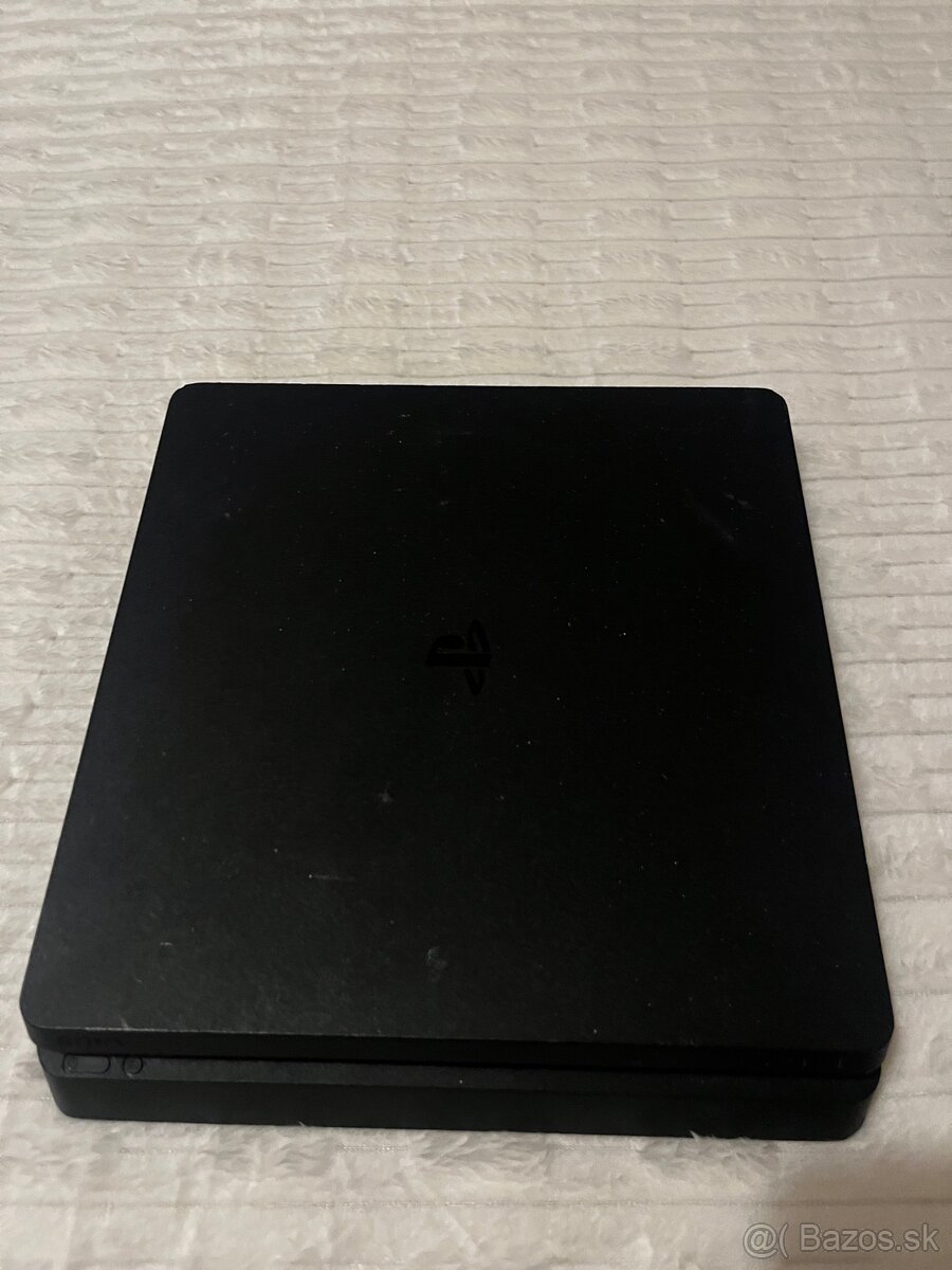 Playstation 4 slim - 2