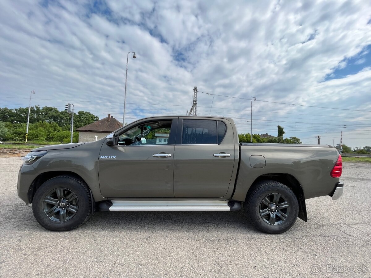 TOYOTA HILUX 150 kw automat