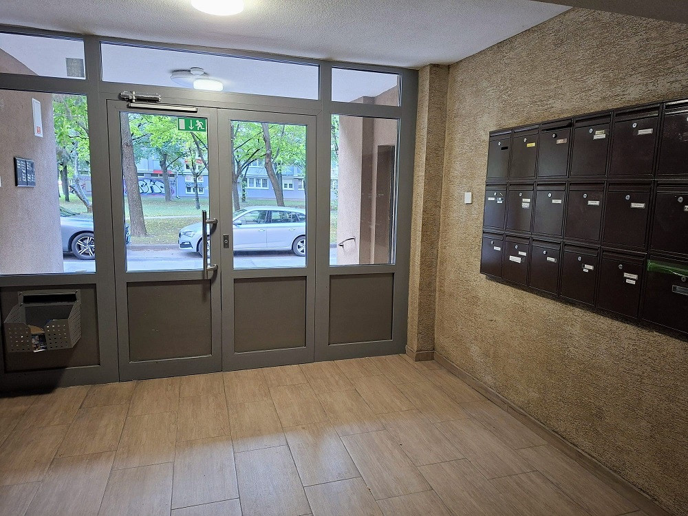 HĽADÁTE KOMFORNTÉ BÝVANIE V OBĽÚBENEJ ČASTI RUŽINOVA ? PONÚK - 2