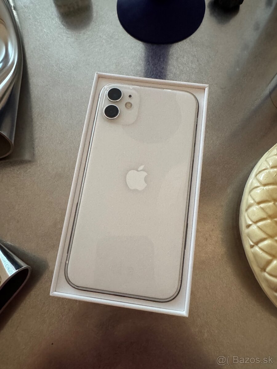 Apple iPhone 11 64GB - 2