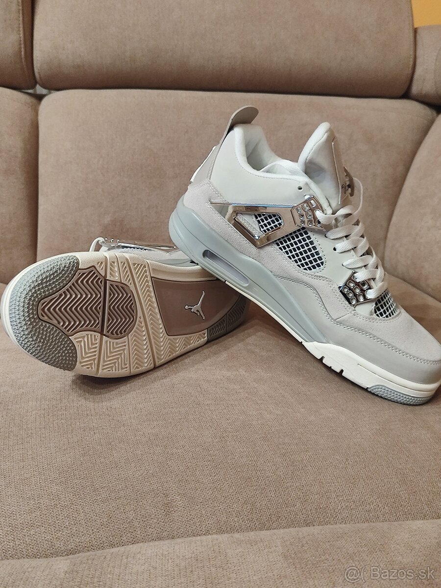 Jordan 4 Retro "Frozen Moments" - 2