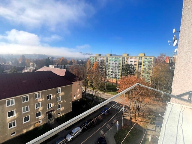 TOP LOKALITA - veľký 1i byt na Malinovského ul. v Brezne - 2