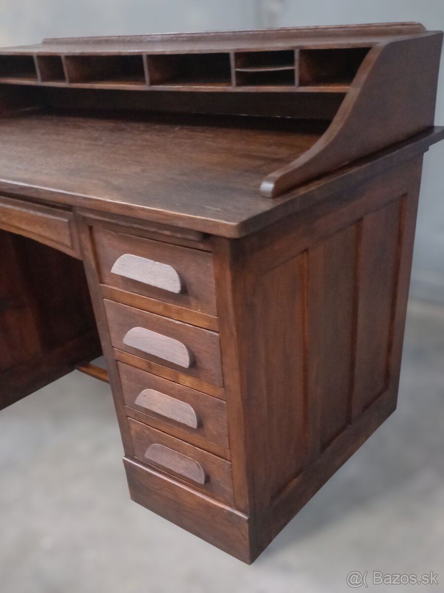Staroẓ̌itný pisací stôl - 2
