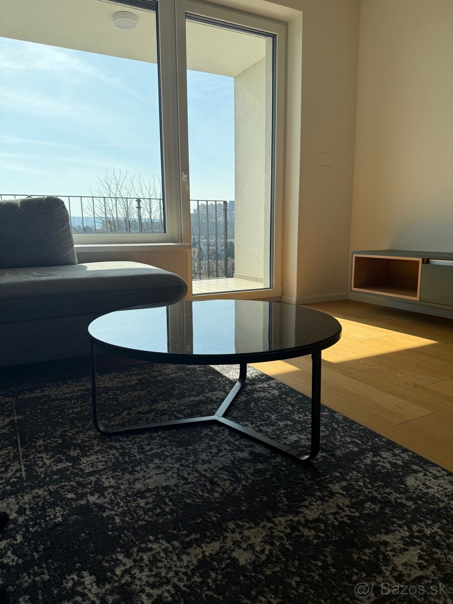 Predam konferencny stolik - 2