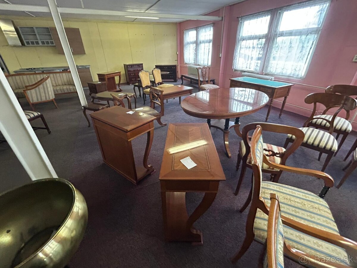 Starožitný nábytek - 2