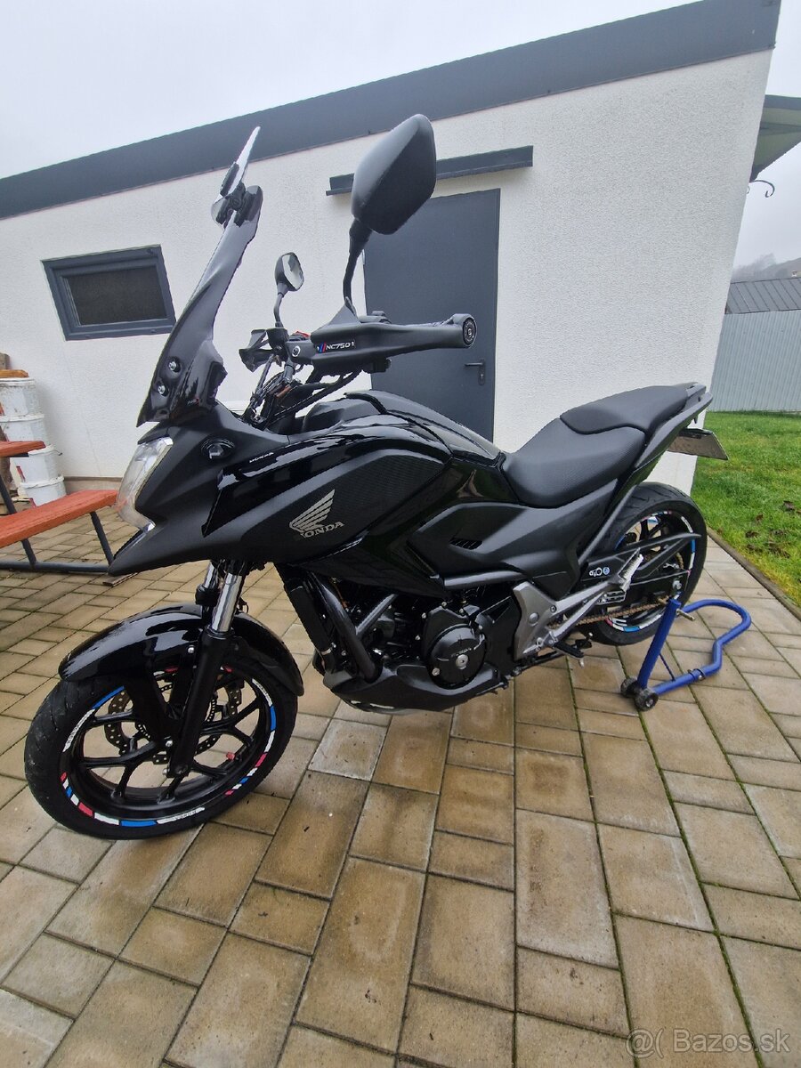 Honda nc 750 x dct 2016 nová STK nové gumy - 2