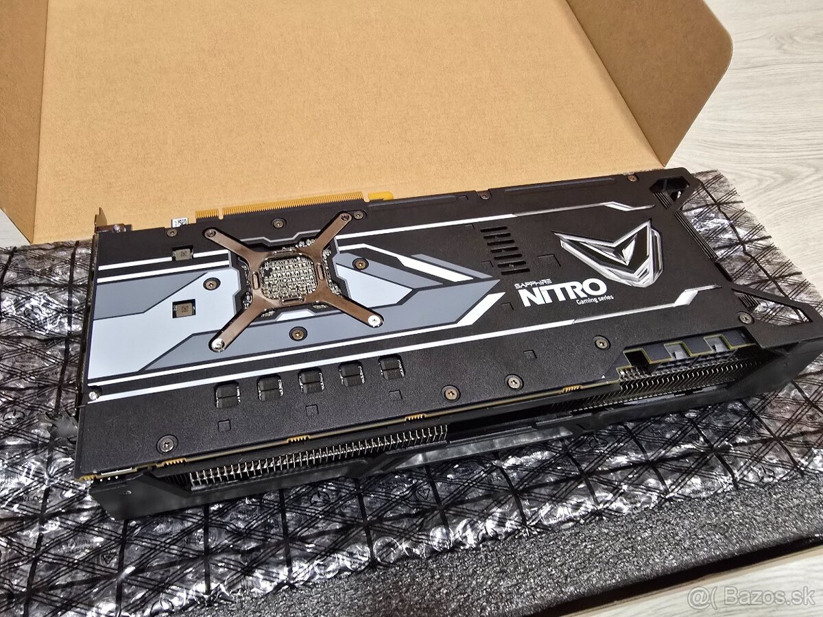 Sapphire Nitro plus AMD Radeon RX VEGA 64 8GB HBM2 - 2