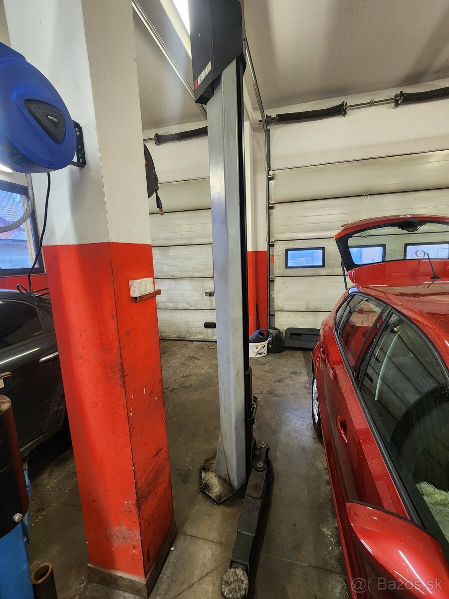 Predám dvojstlpovy zdvihak Herrmann - 2