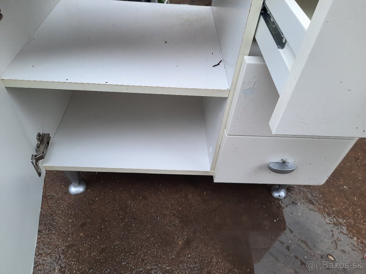 Umivadlo a skrinka - 2