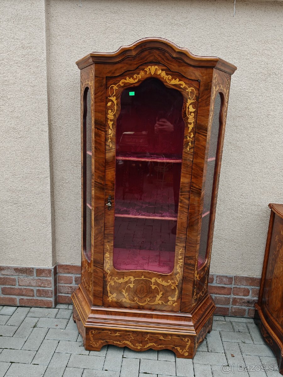 Intarzovaná vitrína - 2