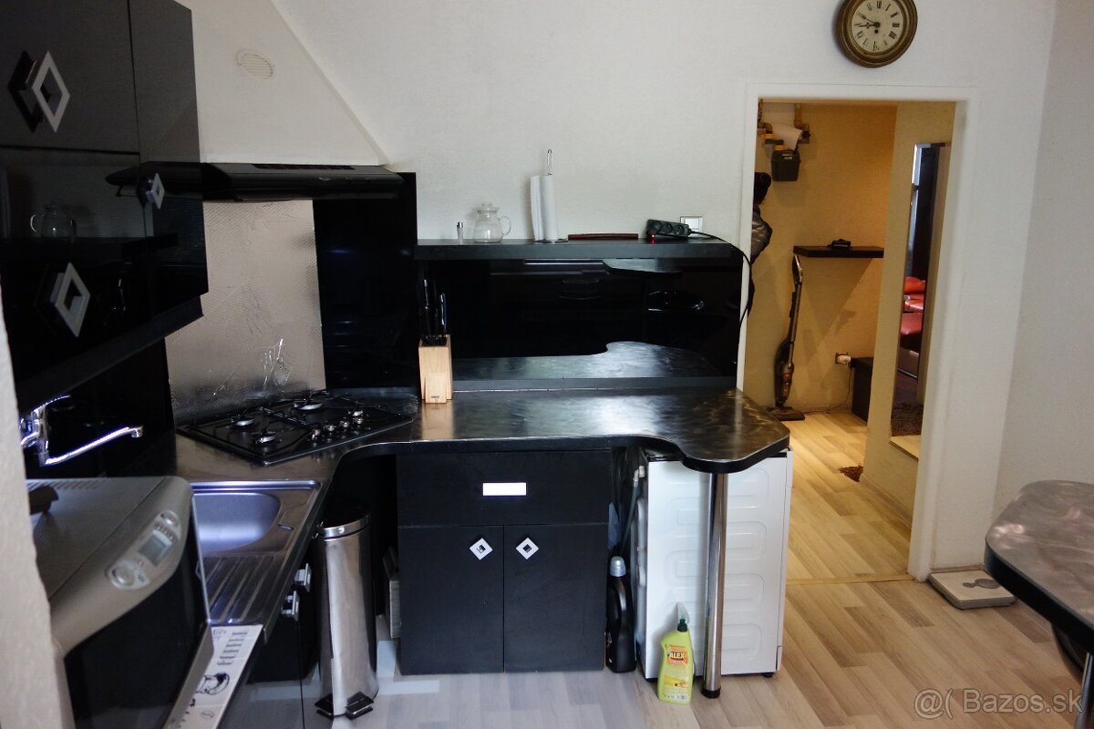 Prenájom nadštandartného1-izbového bytu v centre, B.Bystrica - 2