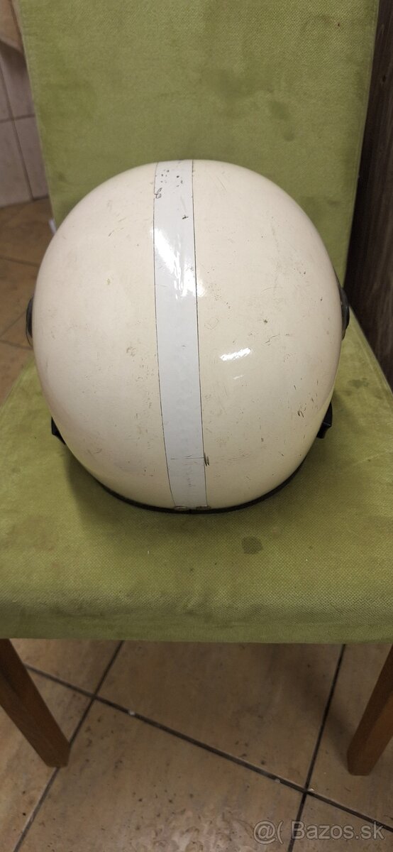 Policajná prilba casida. - 2