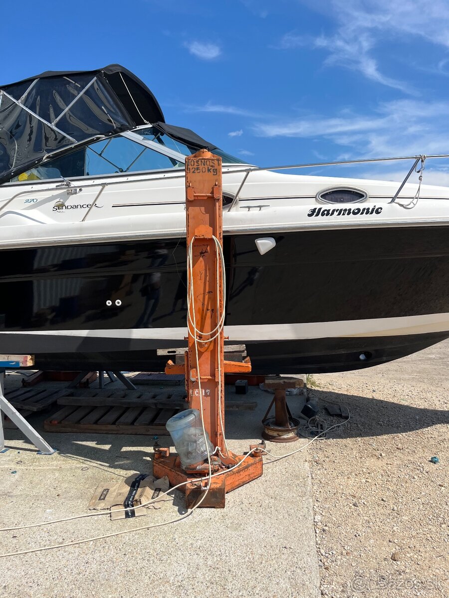 Motorová lod Sea Ray 270 - 2