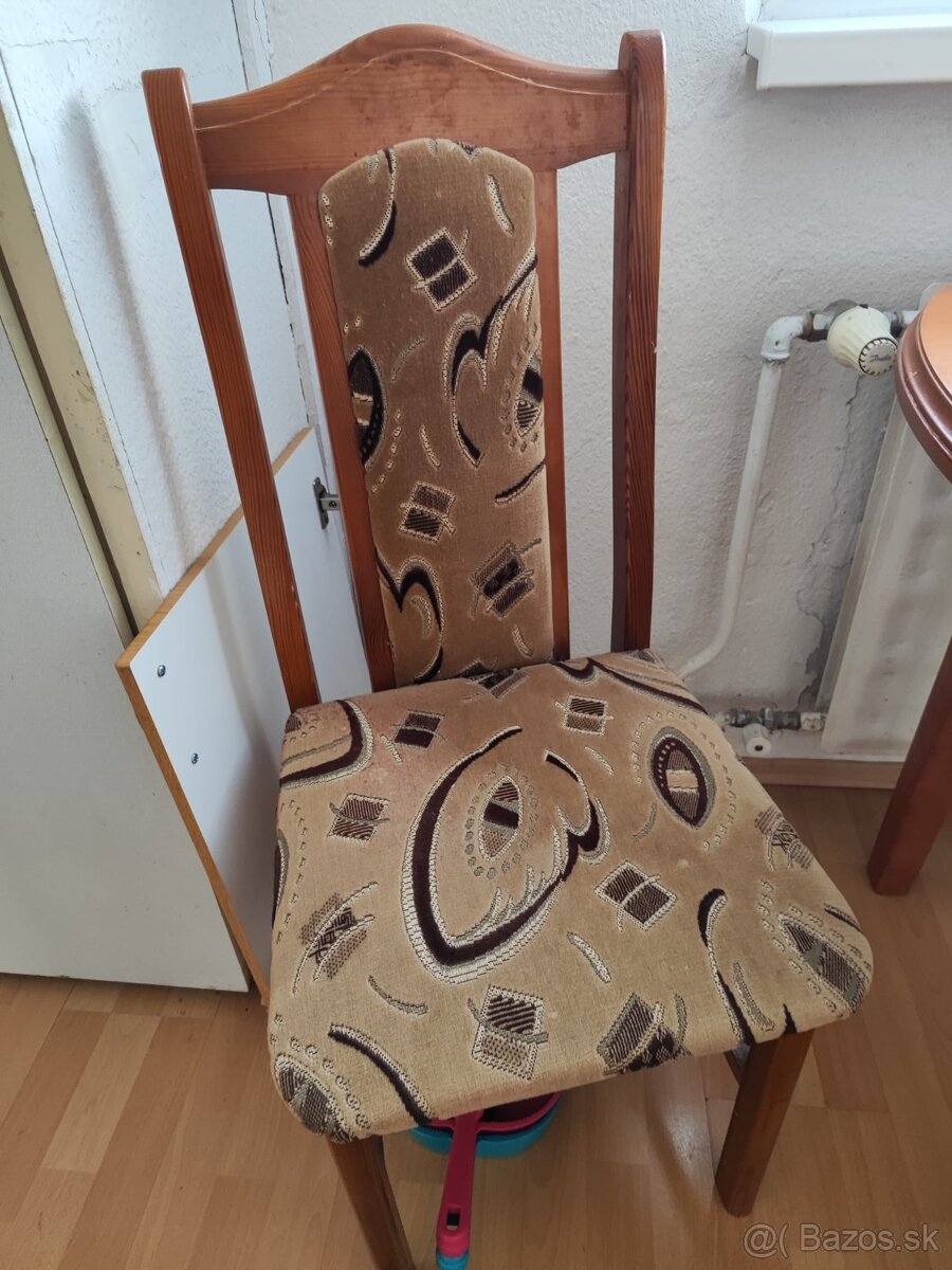 Stôl a stoličky - 2