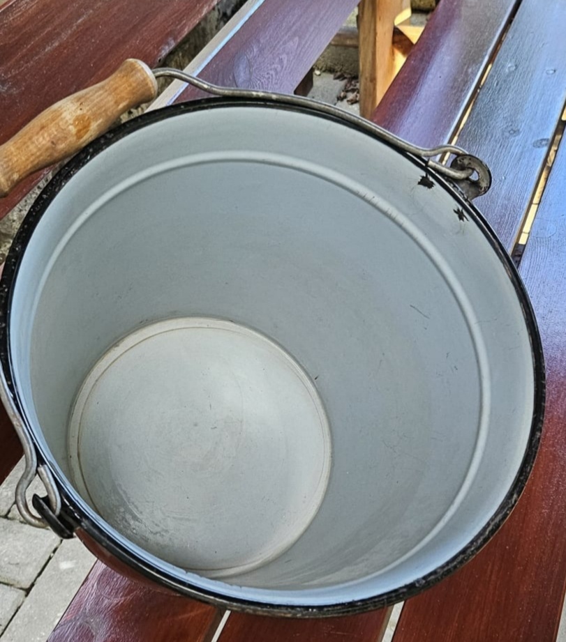 Stare smaltovane vedro - 2