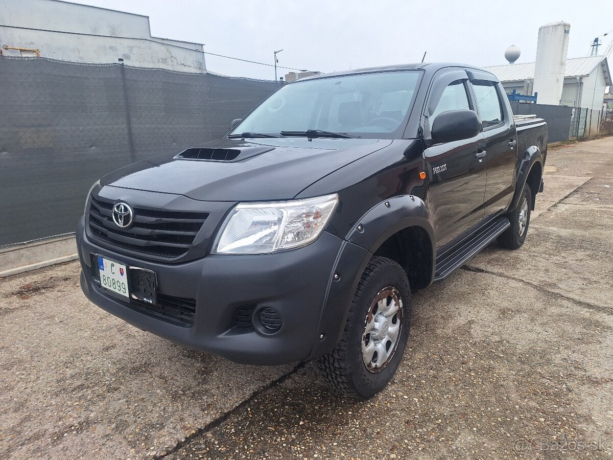 TOYOTA HILUX 2,5 DIESEL 4X4 UZÁVIERKU MA