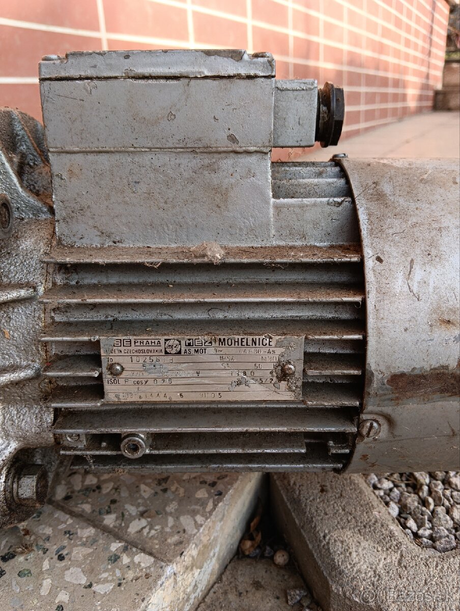 Elektromotor s prevodovkami - 2