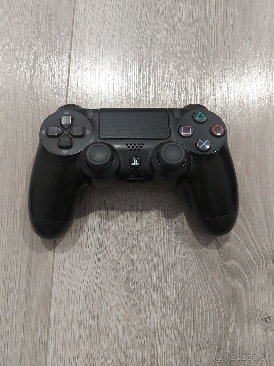 Ovladač na ps4 - 2