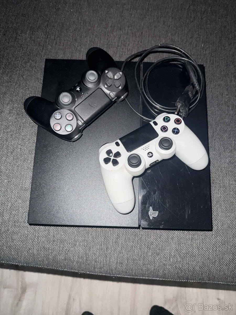 Predám PlayStation 4 - 2