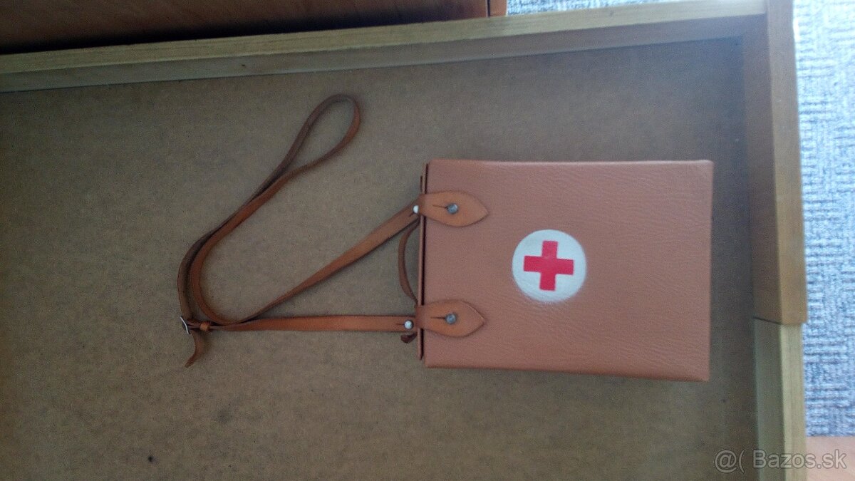 Stará / retro lekárnička brašna - Vypratanie - 2