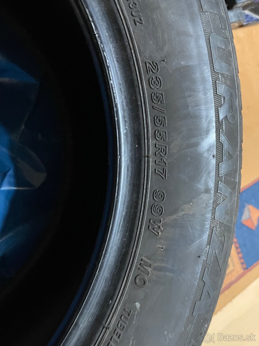 Pneu Bridgestone 235/55/17 99W Cena za komplet - 2