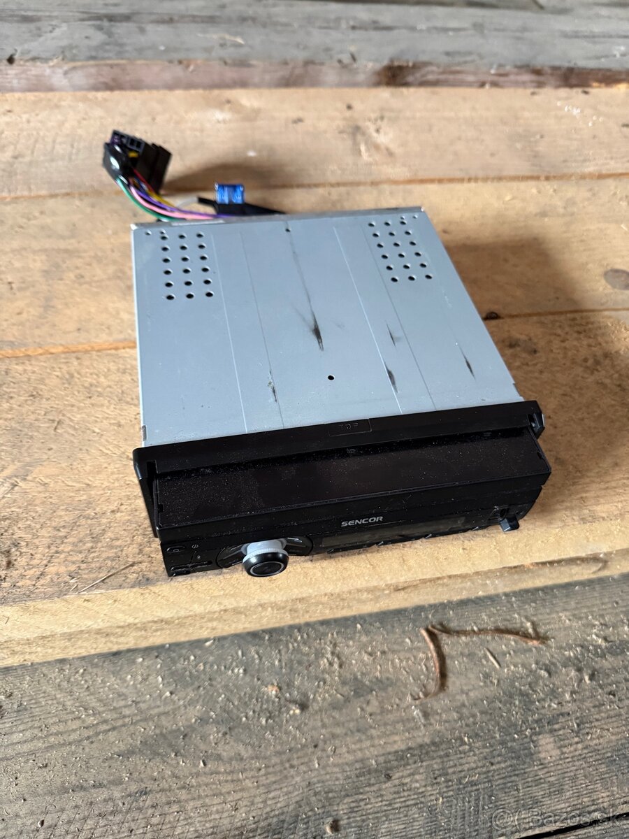 Autorádio s výsuvným displejom Sencor - 2