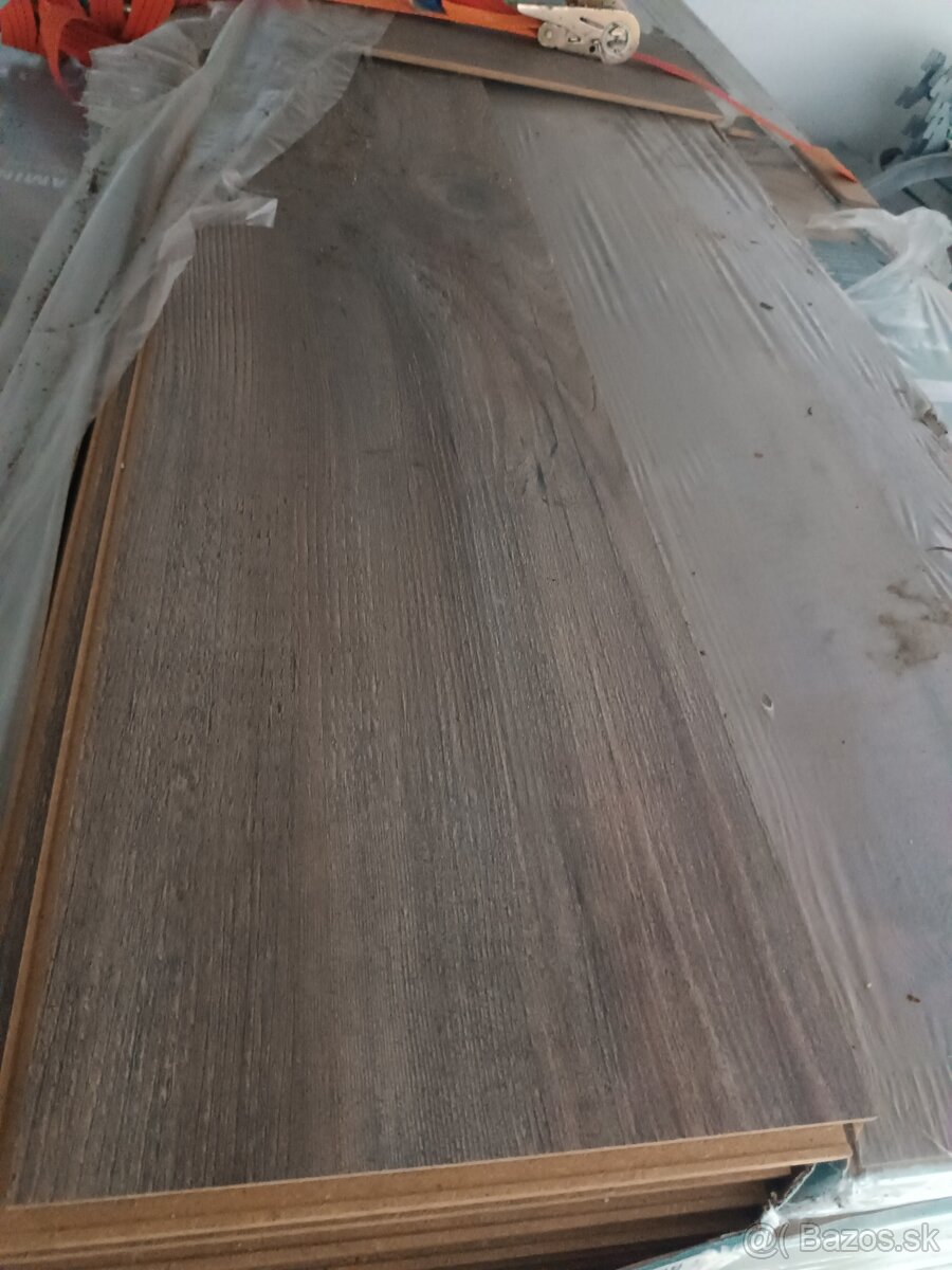 Predám laminatovu podlahu 45m2 - 2