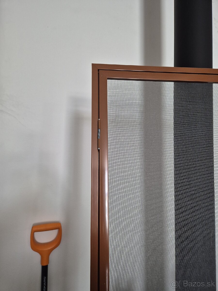 Predám sieťky proti hmyzu nové na balkónové dvere - 2
