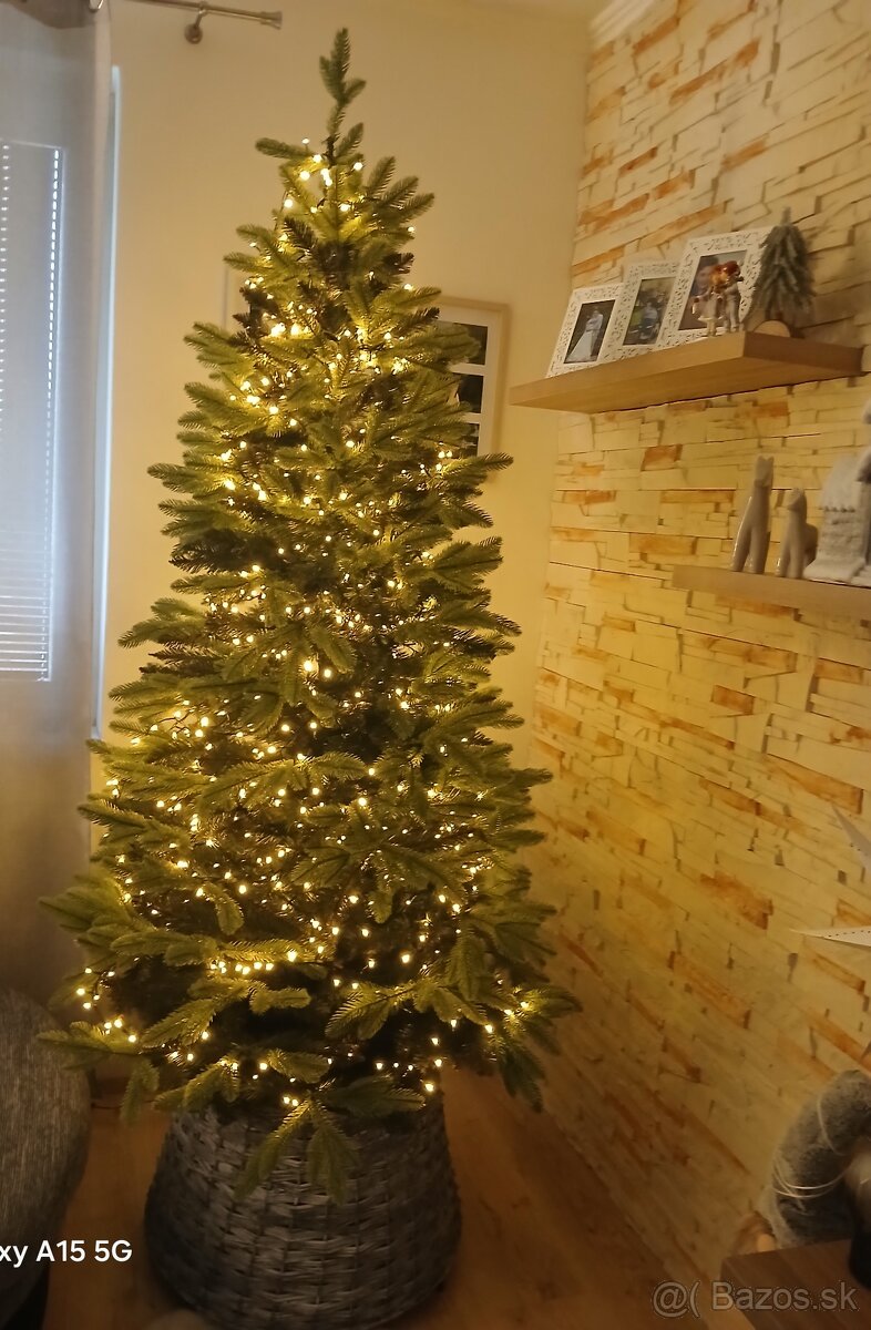 Vianočný stromček 3D. 220cm - 2
