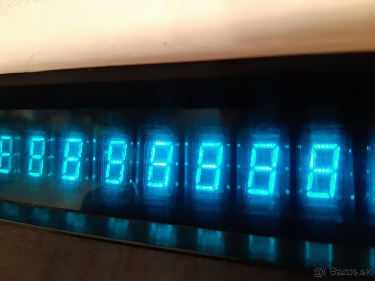 Funkční retro kalkulačka TESLA OKU107 z roku 1984 - 2