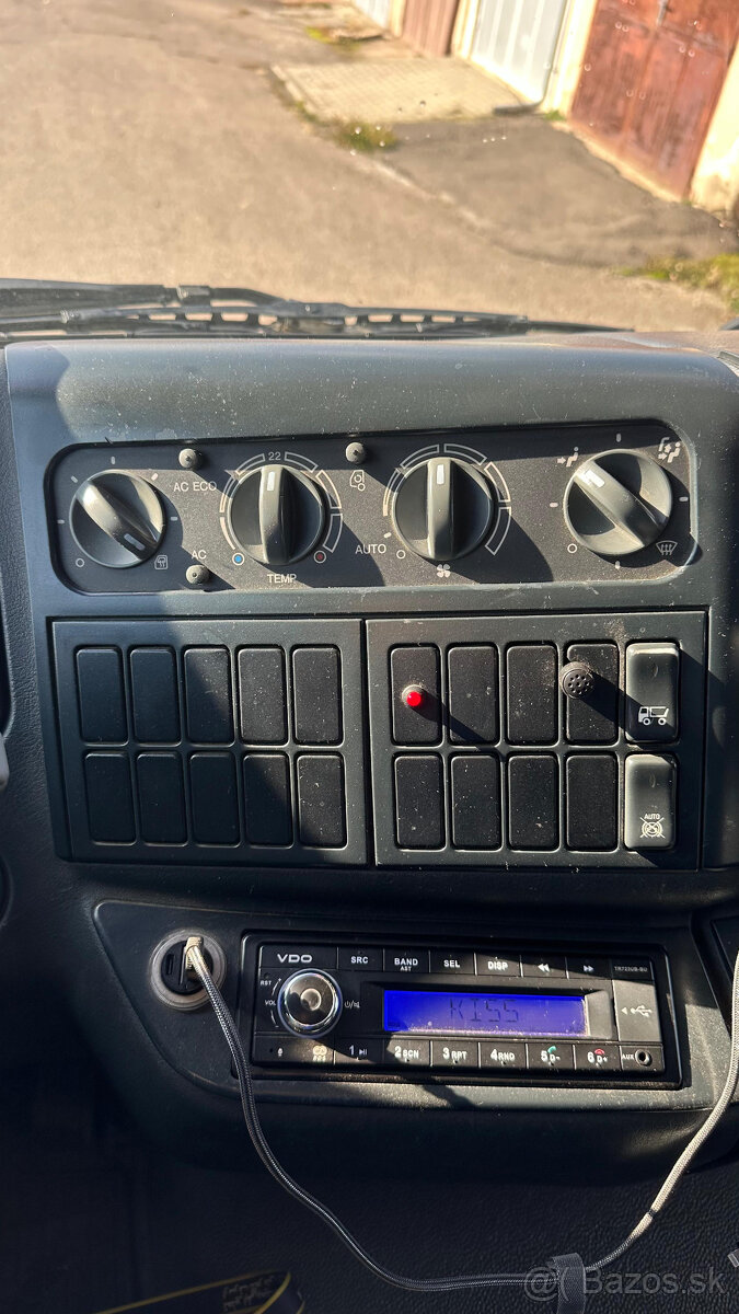 MAN TGL 12.220 4x2 BB hákový naťahovák kontajnerů TECHNOCAR - 2