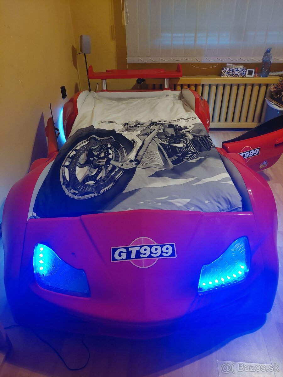 Posteľ + skriňa + písací stôl - 2