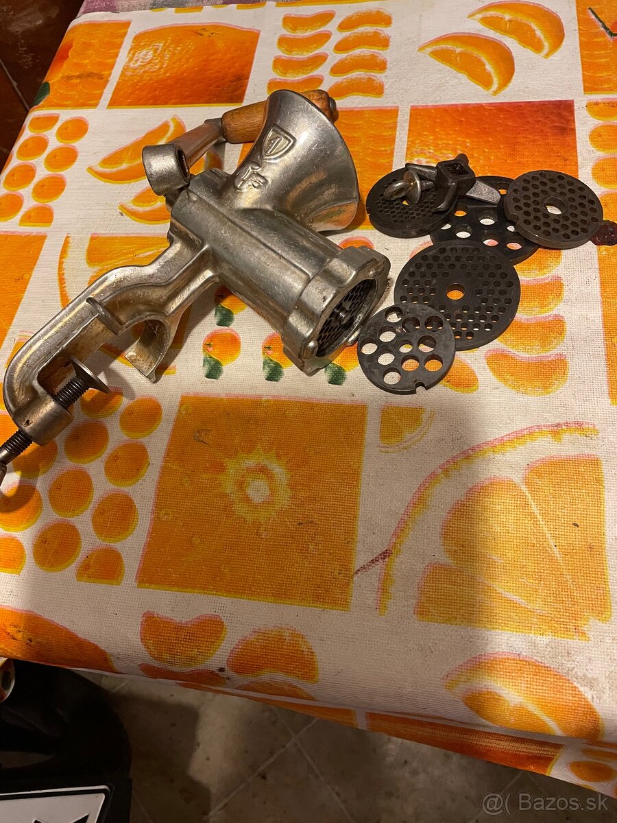 Klasicke zelezne mlynceky na maso - 2