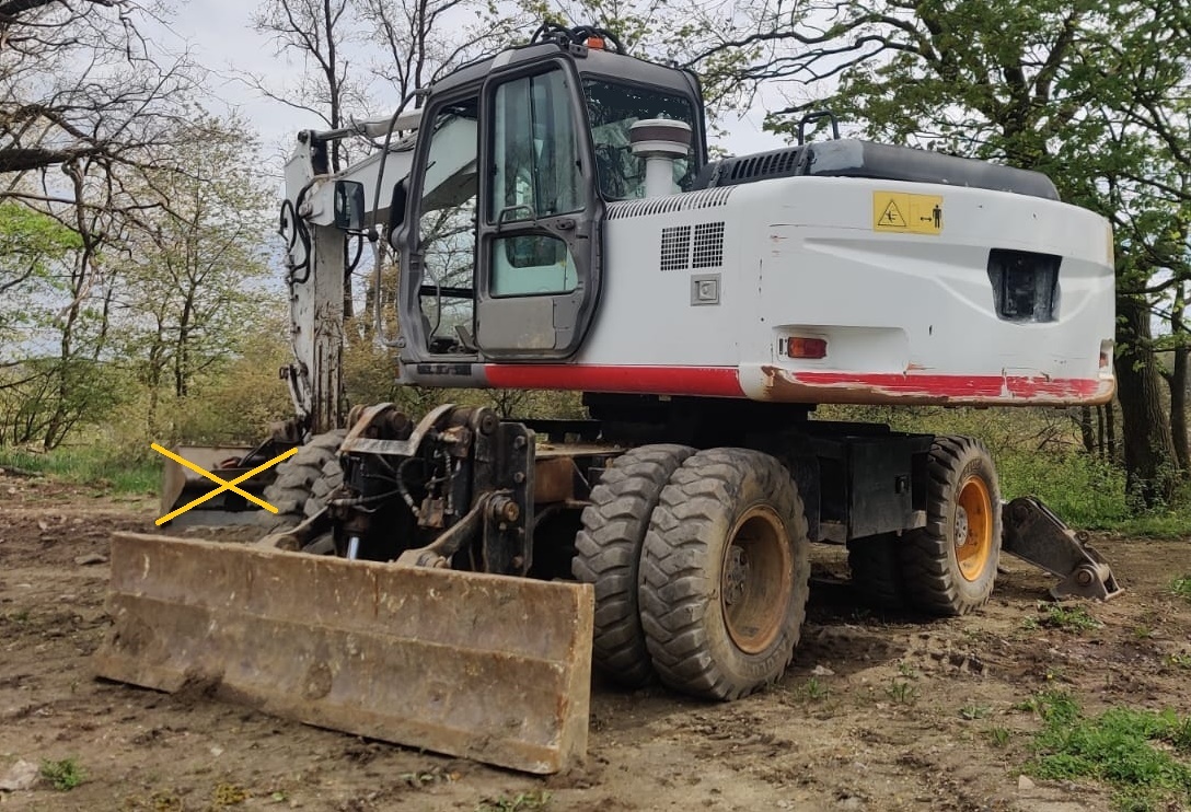 2008 bagr Hitachi opěry bez lopat problem relé pojezdu 18t - 2
