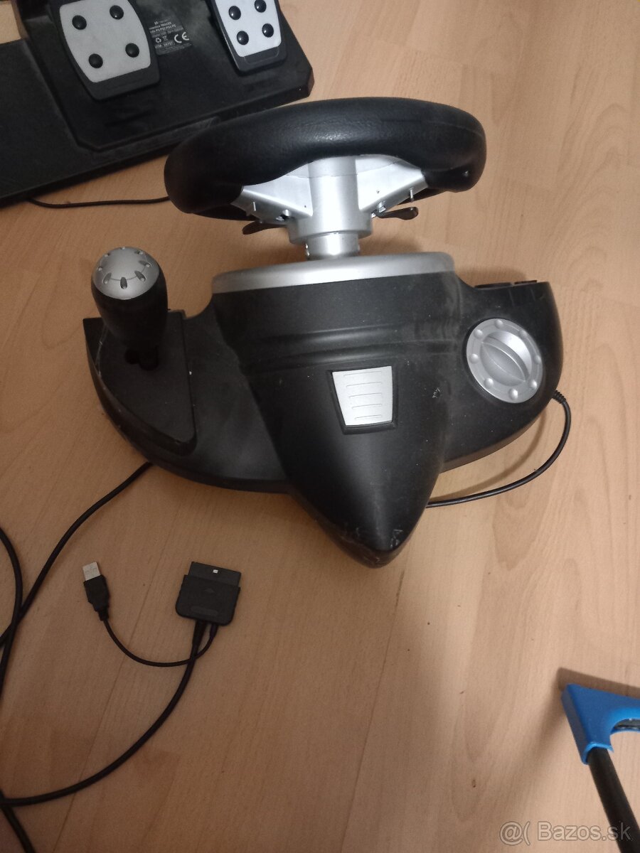 Trust volant s pedalmi - 2