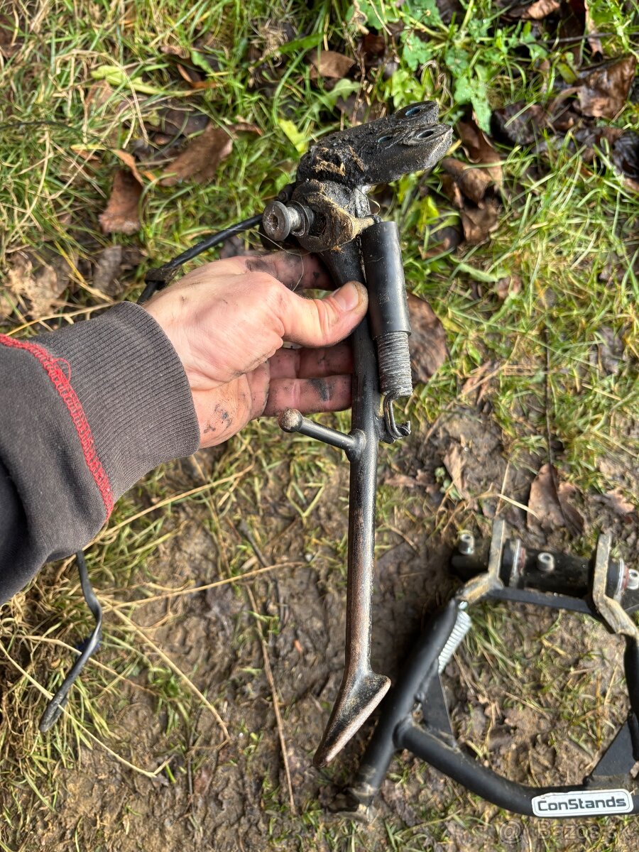 Centralni stojan a bocni stojanek na Yamaha TDM 900 01-11 - 2